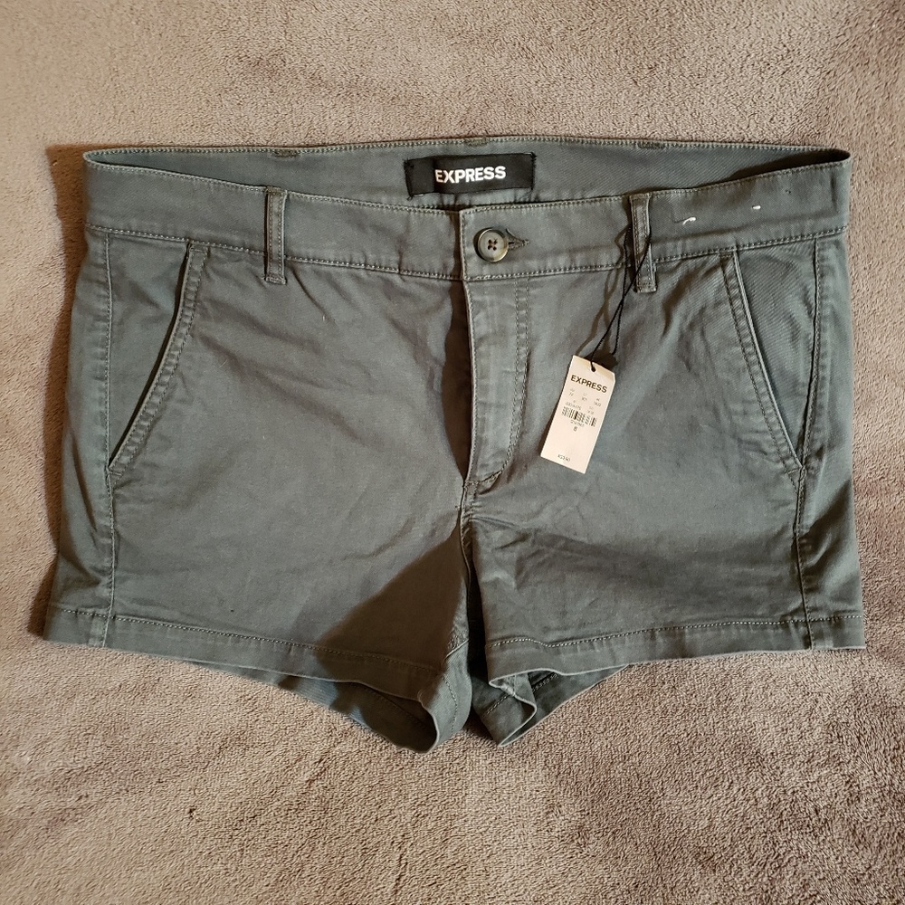 Express green khaki shorts - size 8